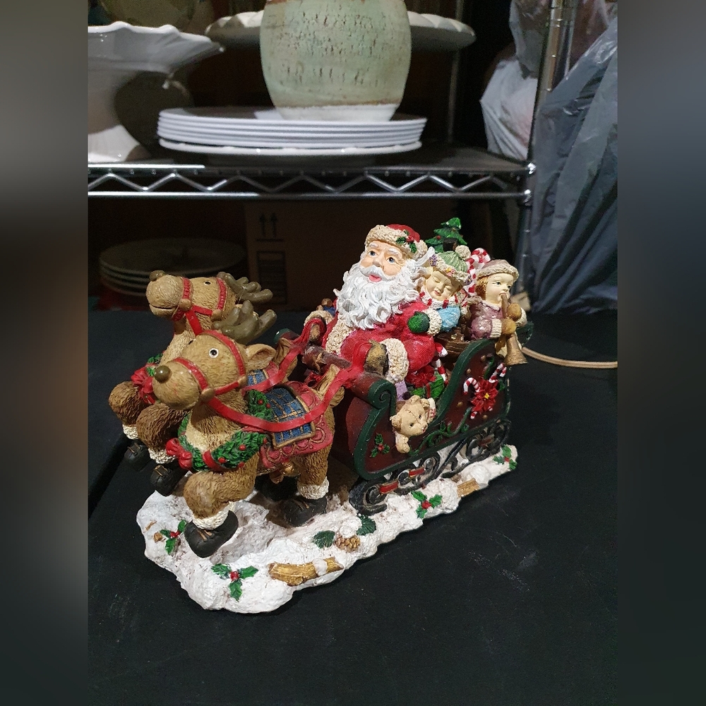 💜 Vintage Christmas Santa Claus sleigh musical decor ceramic music box